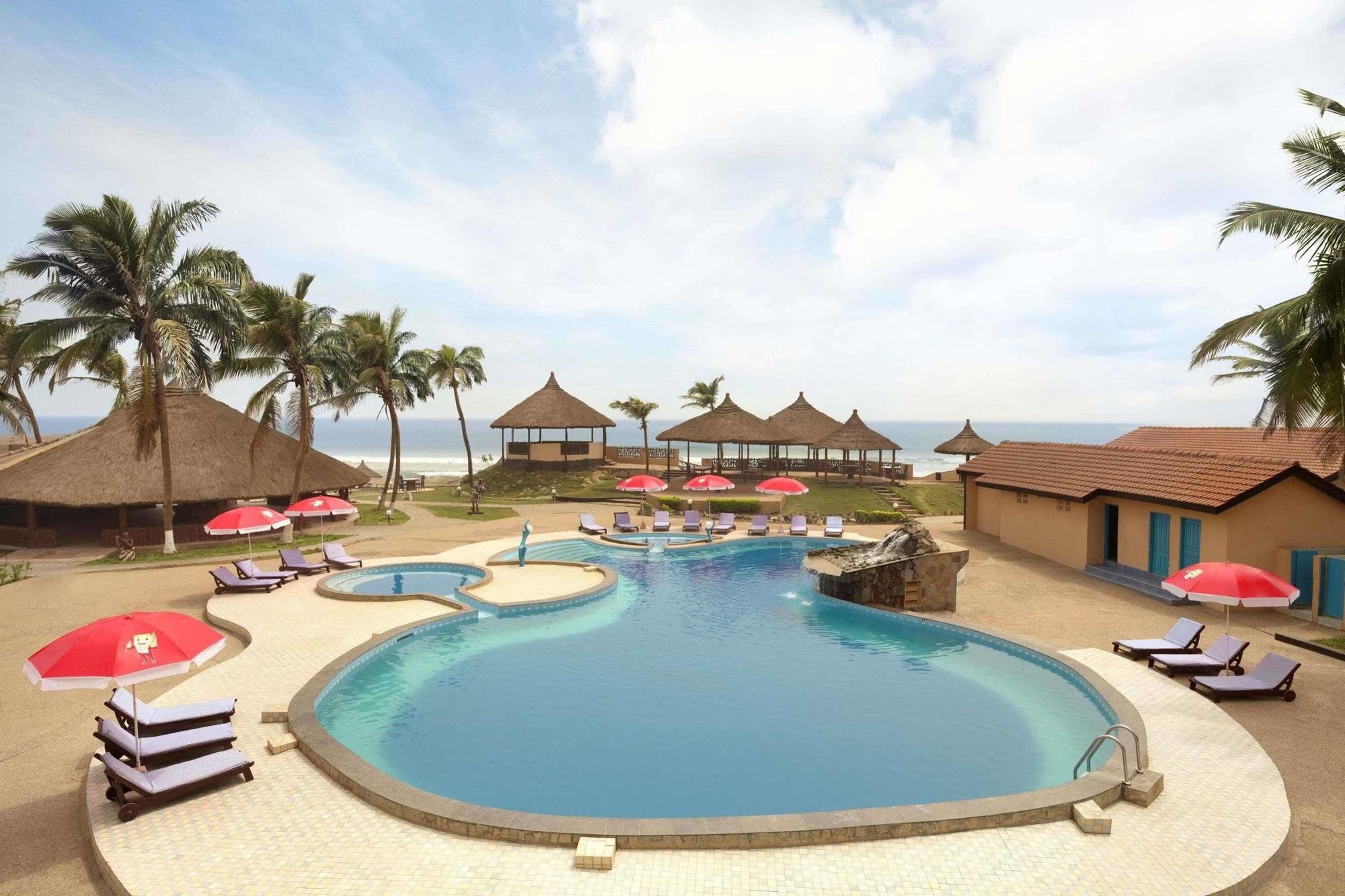 Ramada Resort Аккра Экстерьер фото
