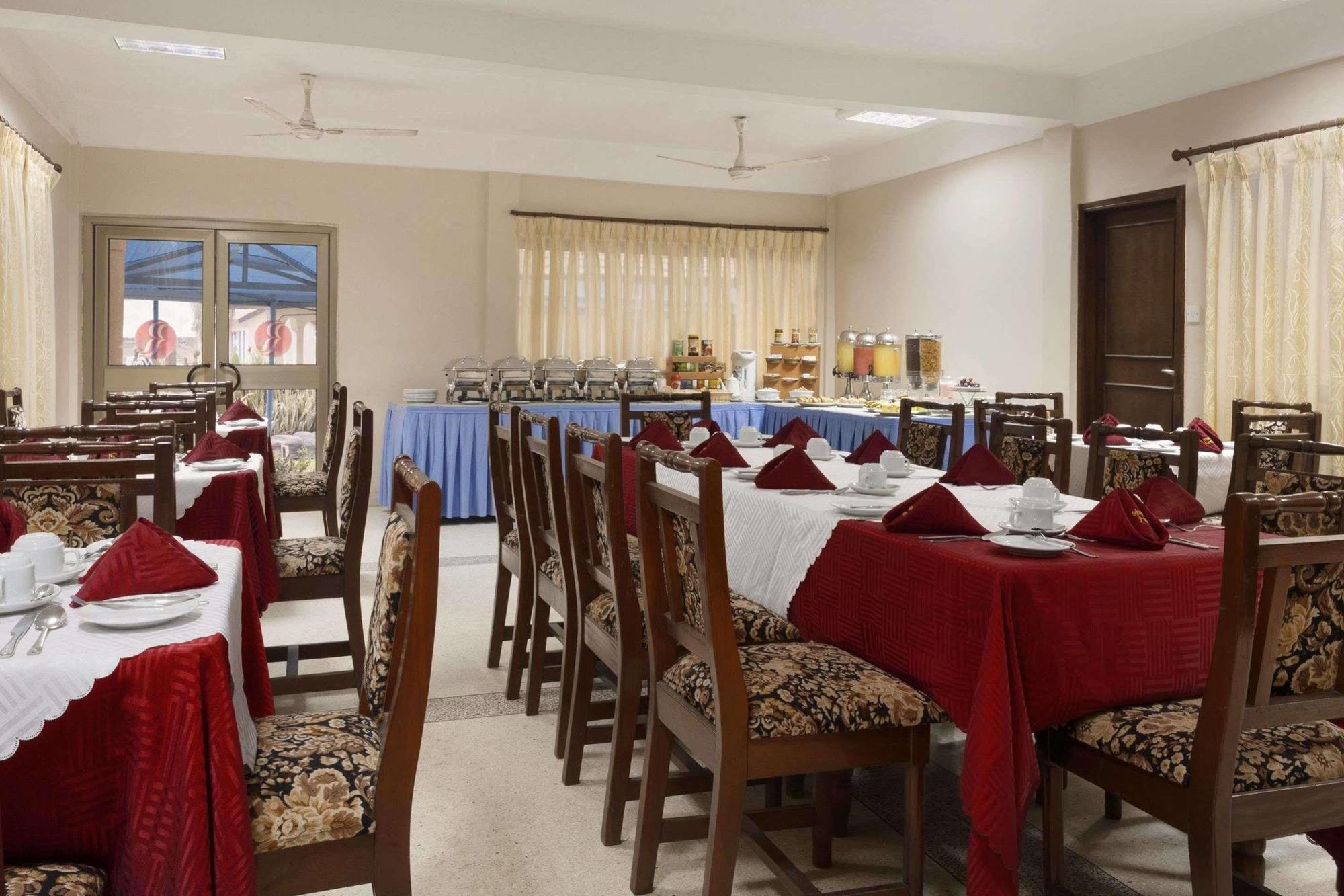 Ramada Resort Аккра Экстерьер фото